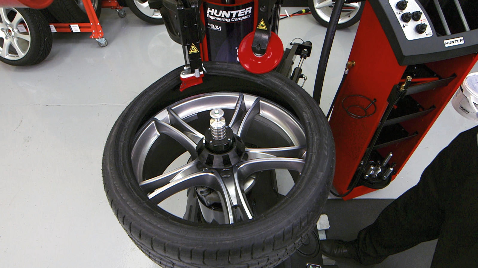 Tyre and brake service image